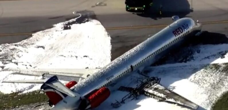 У Маямі літак втратив шасі та спалахнув при посадці (+Відео)