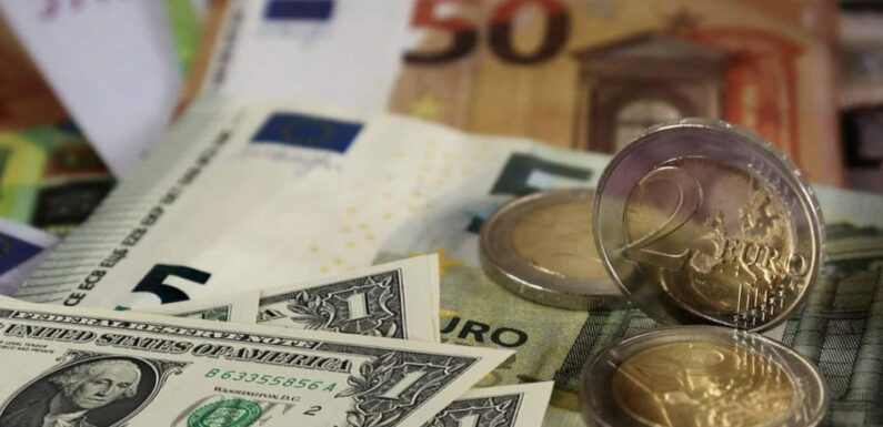 Долар продовжить обганяти євро – аналітики