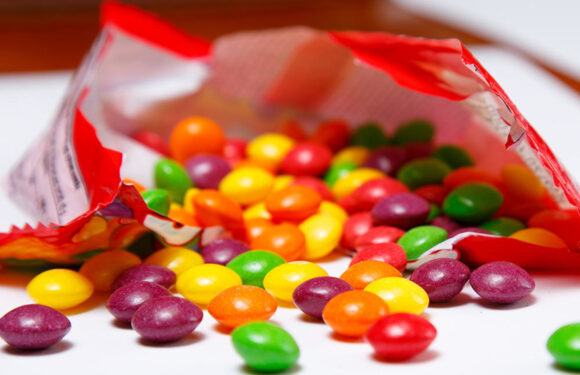 У США на виробника цукерок Skittles подали до суду за небезпечний барвник