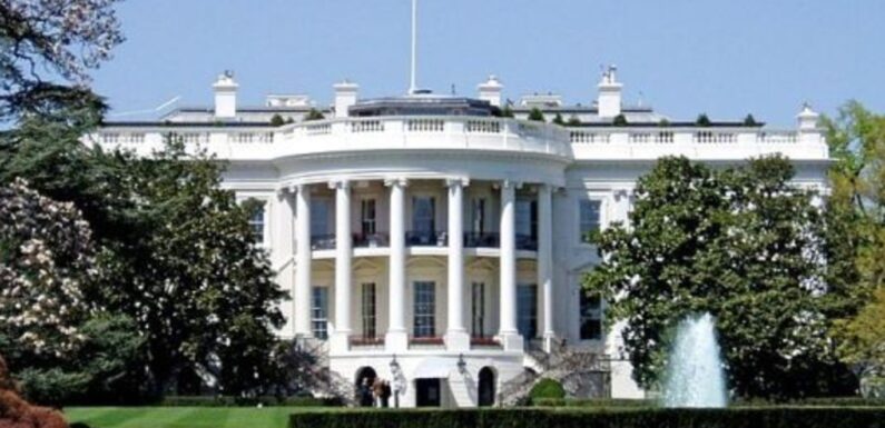 У Вашингтоні біля Білого дому блискавка мало не вбила чотирьох людей (+ВІДЕО)