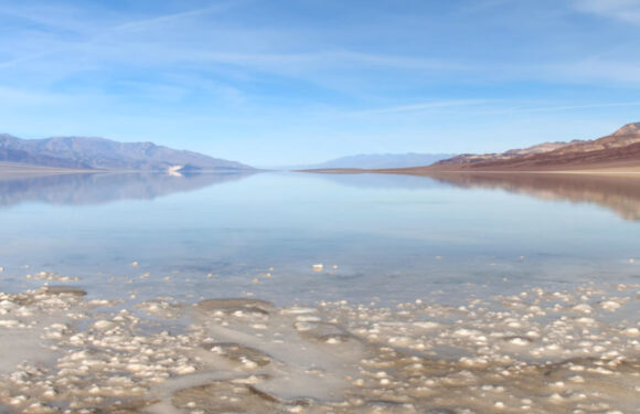 У Національному парку Долина Смерті дощова вода наповнила стародавнє озеро