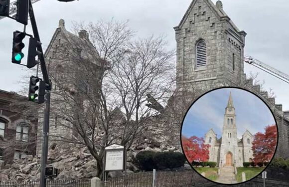 У Нью-Лондоні обвалилася 46-метрова дзвіниця церкви